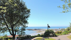 Beach - Myrtle Cottage (Lyme Regis)