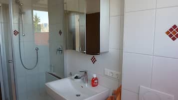 Dusche, Haartrockner, Handtücher