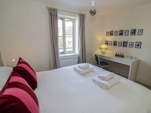 4 bedrooms, individually decorated, individually furnished, free WiFi - 2 Summers Way (Moreton-in-Marsh)