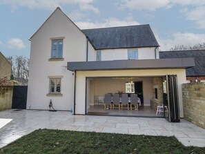 Outdoor dining - 2 Summers Way (Moreton-in-Marsh)