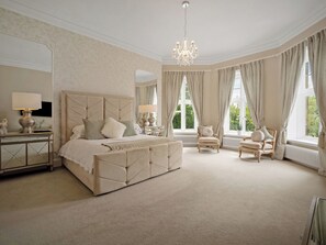 6 bedrooms, individually decorated, individually furnished, free WiFi - Hallfield Hall (Alfreton)