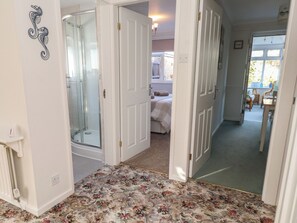 2 bedrooms, individually decorated, individually furnished, free WiFi