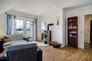 Fernseher, Kamin, DVD-Player, Stereoanlage