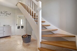 Interior - Holiday Home 'Meerzeit' with Lake View, Private Terrace and Wi-Fi (Poseritz OT Mellnitz)