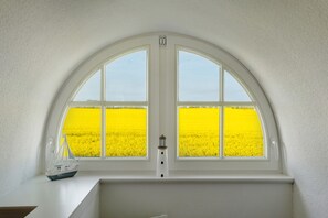 Interior - Holiday Home 'Meerzeit' with Lake View, Private Terrace and Wi-Fi (Poseritz OT Mellnitz)