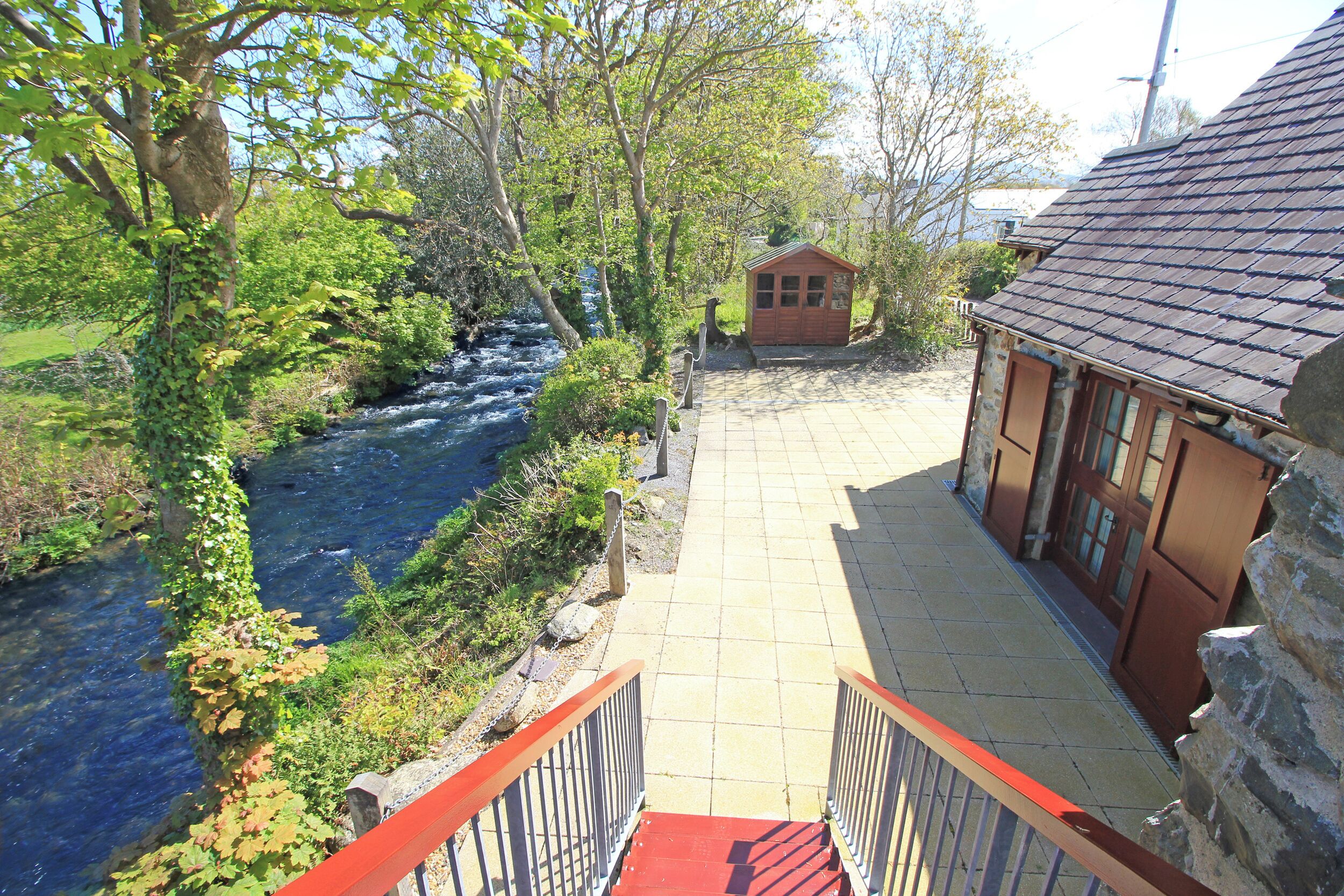 Cottage | Property grounds