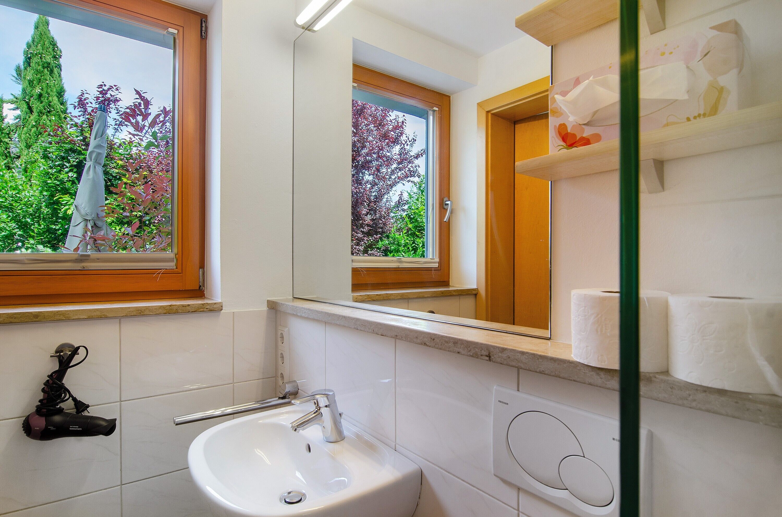 Dusche, Haartrockner, Handtücher