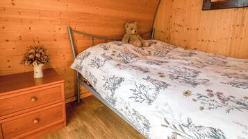 1 bedroom, individually decorated, individually furnished