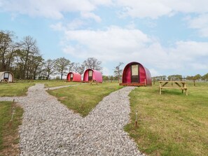 Cottage | Property grounds - Pod 1 (Saint Asaph)