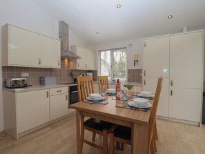 Dining - Newton Calm (Plymouth)