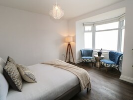 1 bedroom, individually decorated, individually furnished