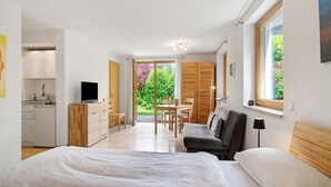 A bedroom with a bed, a desk, a chair, a TV, and a window. - Apartment 'Marie' with Private Terrace and Wi-Fi (Bodman-Ludwigshafen)