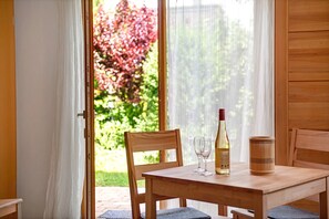 Dining - Apartment 'Marie' with Private Terrace and Wi-Fi (Bodman-Ludwigshafen)