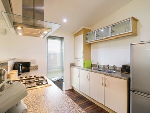 Refrigerador, lavavajillas, tetera/pava eléctrica, tostadora