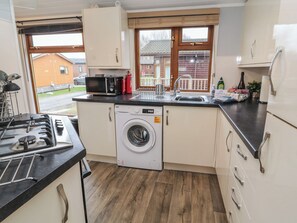 Fridge, electric kettle, toaster, cookware/dishes/utensils - Lakeside 18 (Carnforth)