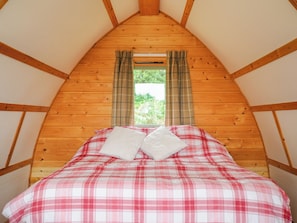 1 bedroom, individually decorated, individually furnished