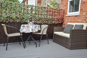 Outdoor dining - Caines Cottage (Saxmundham)