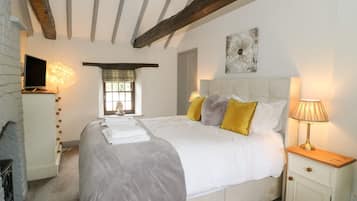 2 bedrooms, individually decorated, individually furnished, free WiFi