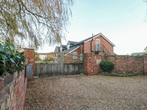 Exterior - The Granary (Knutsford)