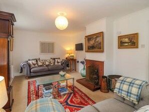 Living area - 1 Market Hill (Woodbridge)