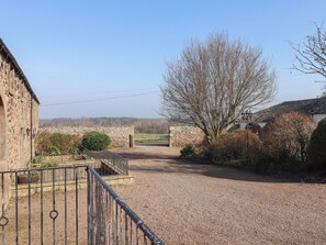 Property grounds - Periwinkle (Wooler)