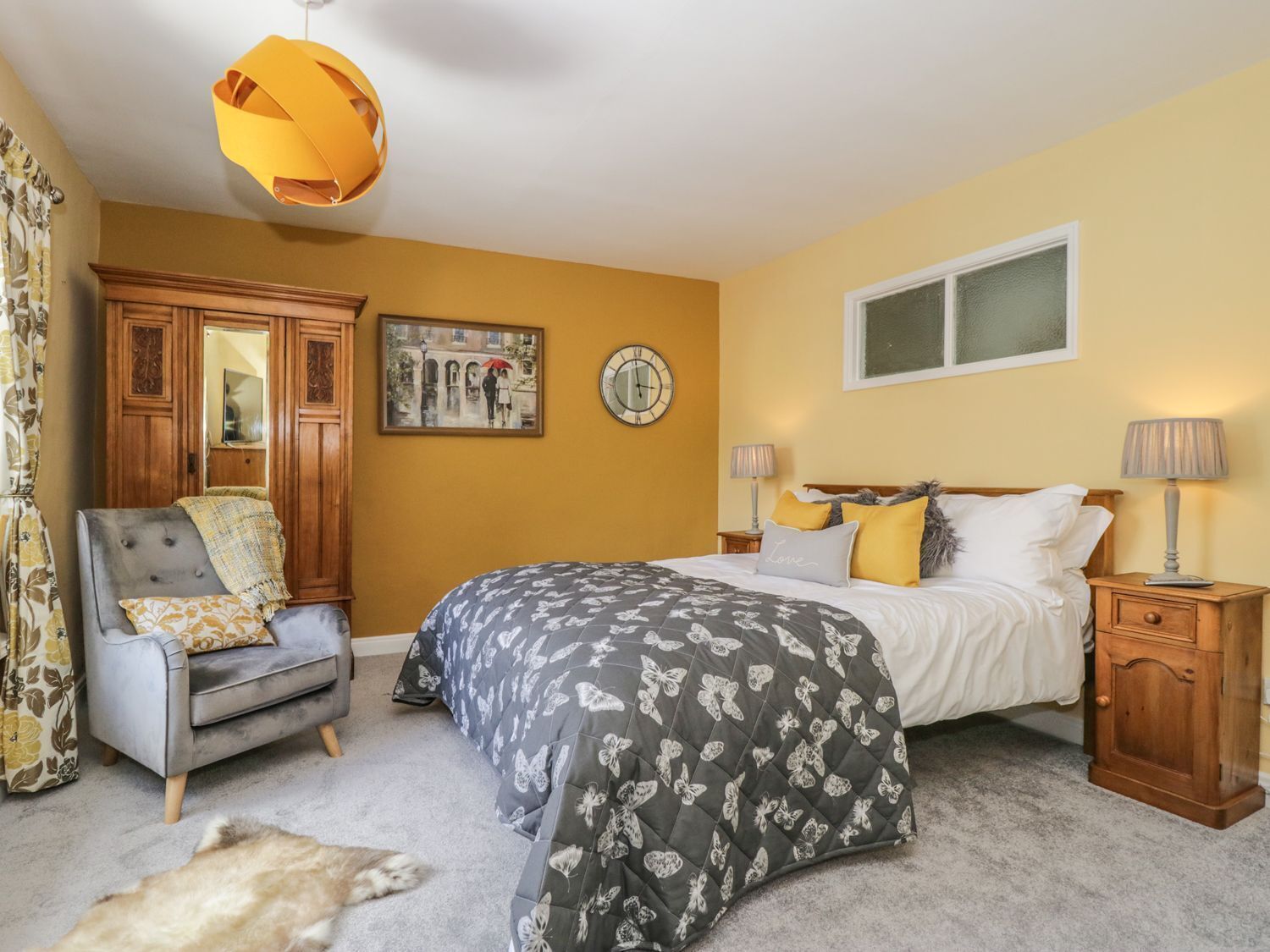 4 bedrooms, individually decorated, individually furnished, free WiFi