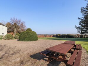 Outdoor dining - Cheviot Manor (Wooler)