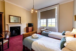 8 bedrooms, individually decorated, individually furnished, free WiFi - Cheviot Manor (Wooler)