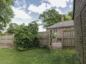 Cottage | Property grounds - Eagle Glen Cottage (Blairgowrie)