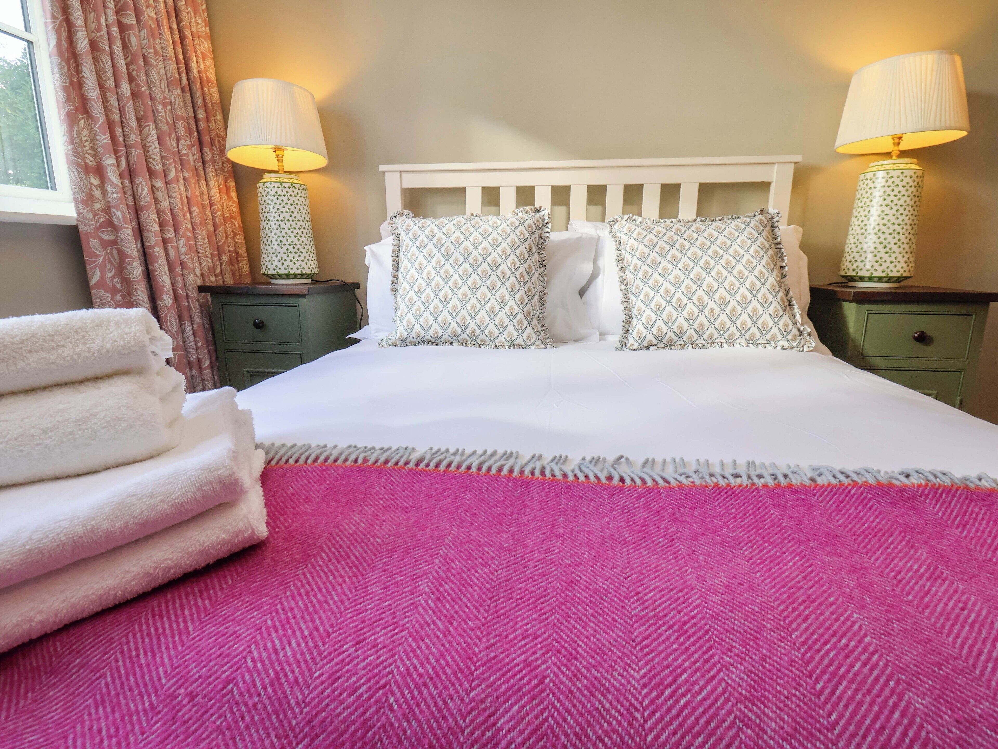 2 habitaciones, decoración personalizada y muebles diferentes 