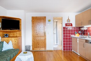 TV, stereo - Apartment 'Rathäusle Ii' with Shared Terrace, Shared Garden and Wi-Fi (Titisee-Neustadt)