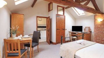 1 bedroom, individually decorated, individually furnished, free WiFi