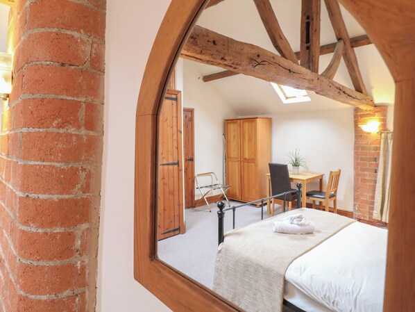 1 bedroom, individually decorated, individually furnished, free WiFi