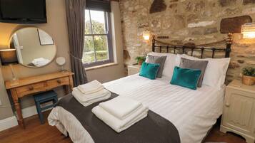 2 bedrooms, individually decorated, individually furnished, free WiFi