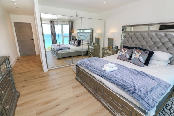 3 bedrooms, individually decorated, individually furnished, free WiFi