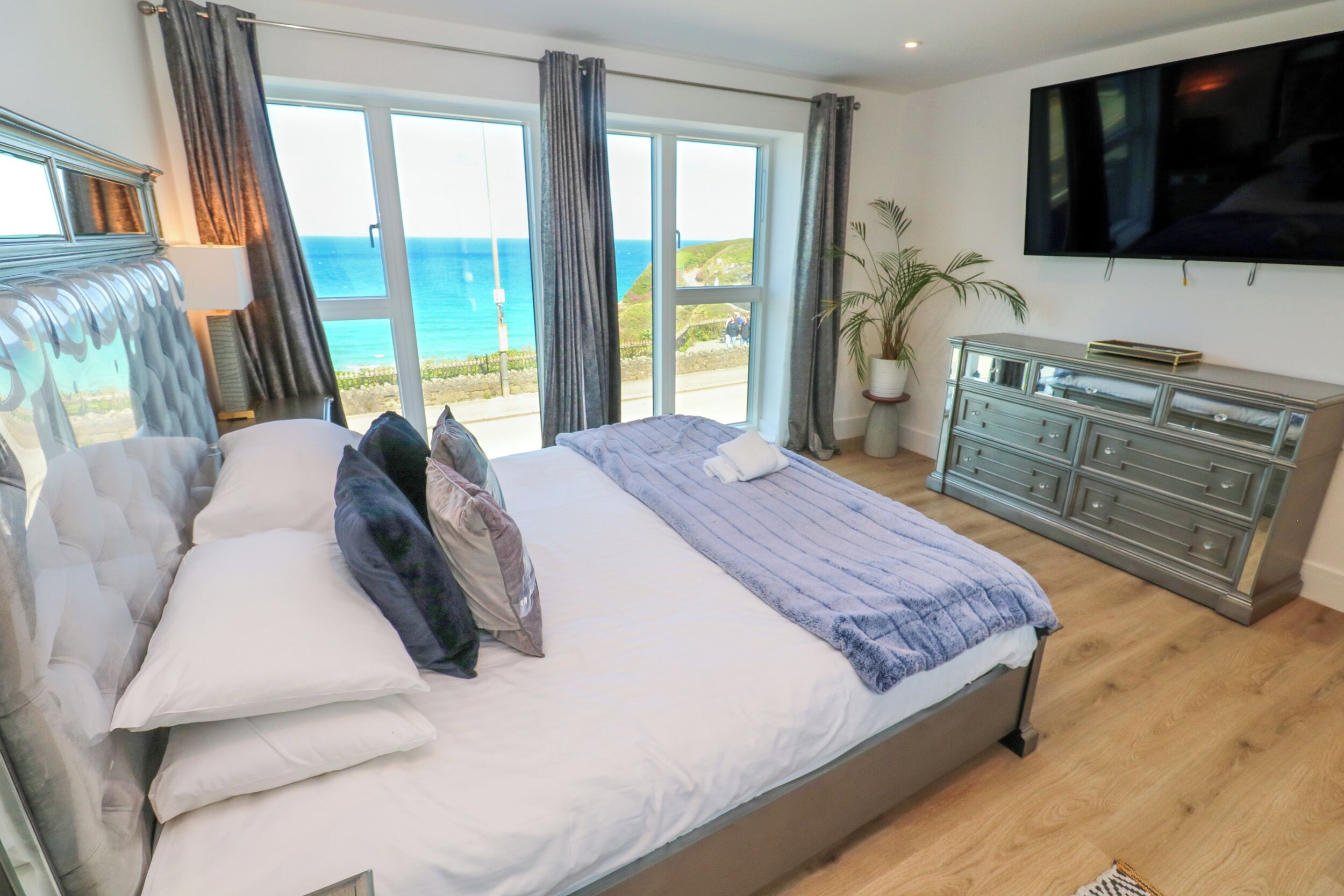 3 bedrooms, individually decorated, individually furnished, free WiFi