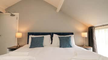 2 bedrooms, individually decorated, individually furnished, free WiFi