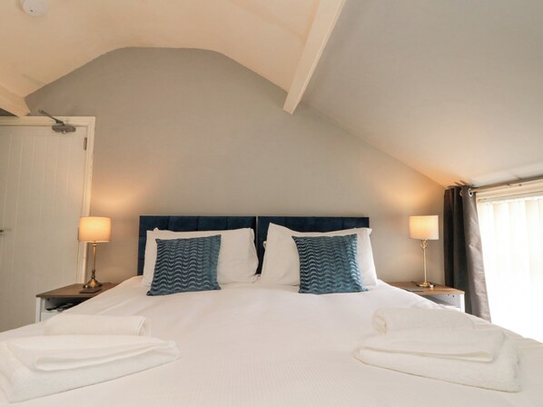 2 bedrooms, individually decorated, individually furnished, free WiFi - Castle Vale Cottage (Scarborough)