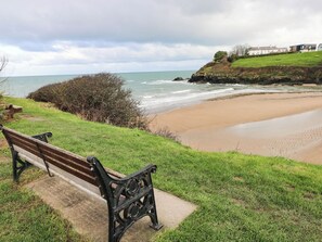 Beach nearby - Sea Rose (Cardigan)