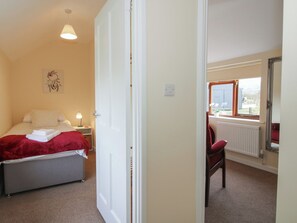 3 quartos, individualmente decorados, individualmente mobiliados