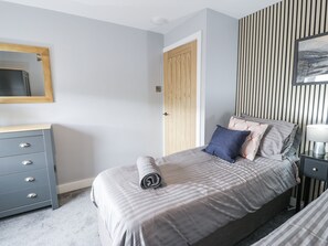 Cottage | 2 bedrooms, individually decorated, individually furnished, free WiFi