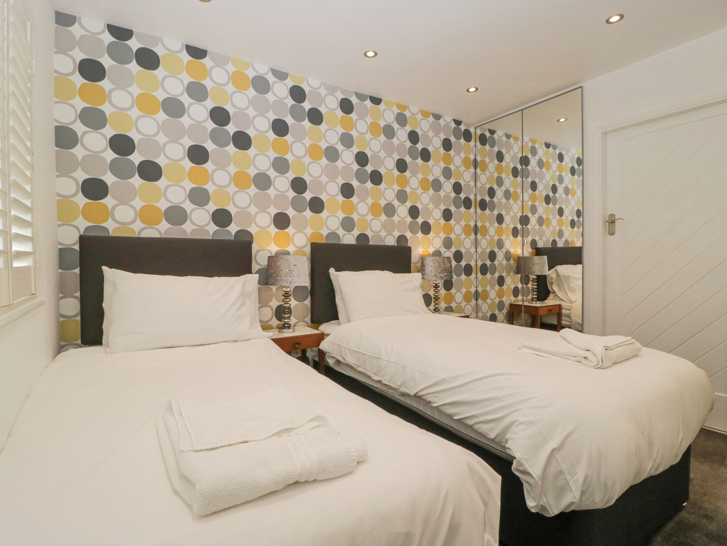 2 slaapkamers, individueel gedecoreerd, individueel gemeubileerd