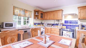 Fridge, dishwasher, electric kettle, toaster