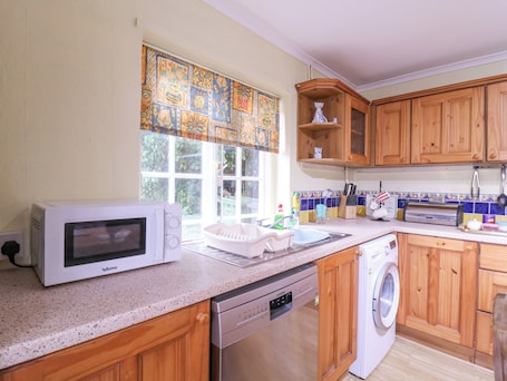 冰箱、洗碗机、电热水壶、烤面包机