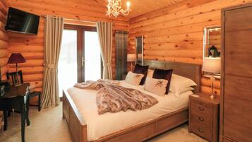 2 bedrooms, individually decorated, individually furnished, free WiFi