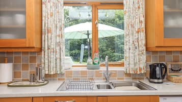 Refrigerador, lavavajillas, tetera eléctrica y tostadora