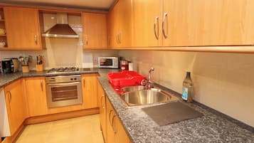Kühlschrank, Geschirrspüler, Wasserkocher, Toaster