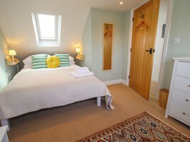 2 bedrooms, individually decorated, individually furnished, free WiFi