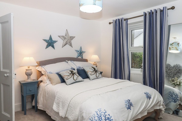 2 bedrooms, individually decorated, individually furnished, free WiFi