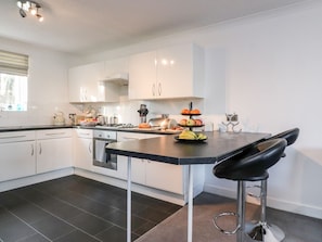 Kühlschrank, Geschirrspüler, Wasserkocher, Toaster